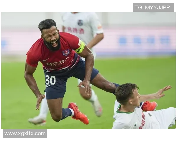 武汉足球队与重庆足球队赛后复盘团队协作的成功与不足分析