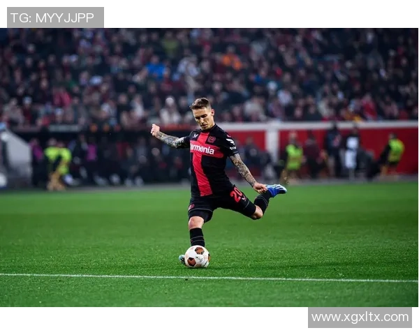 足球明星剃光头挑战赛视频引发热议球迷纷纷模仿追随潮流